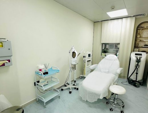 J Hopkins polyclinic & cosmetics جي هوبكنز متعدد الاختصاصات Поликлиника и косметика J Hopkins
